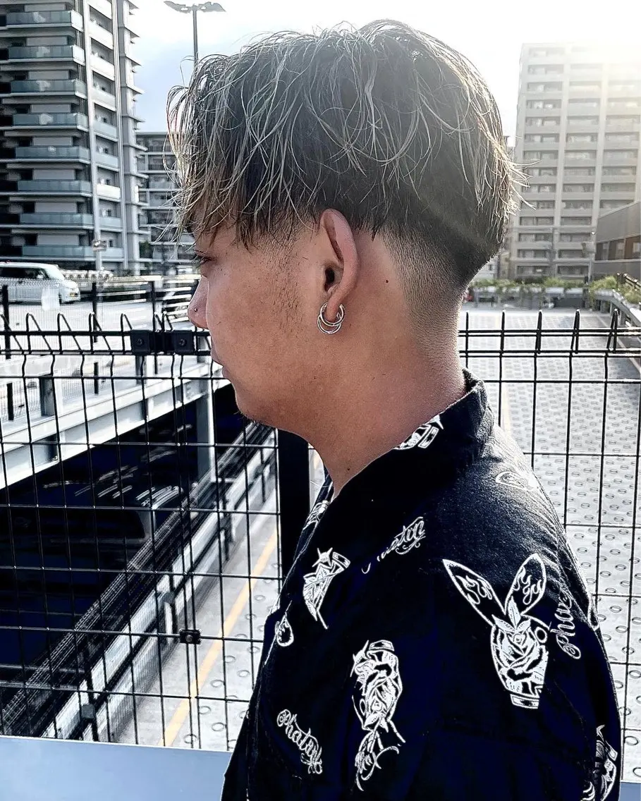 ショート パーマ メンズ フェードカット メンズハイライト スキンフェード ハイライト メンズヘア特化 崎田 成人のヘアスタイル