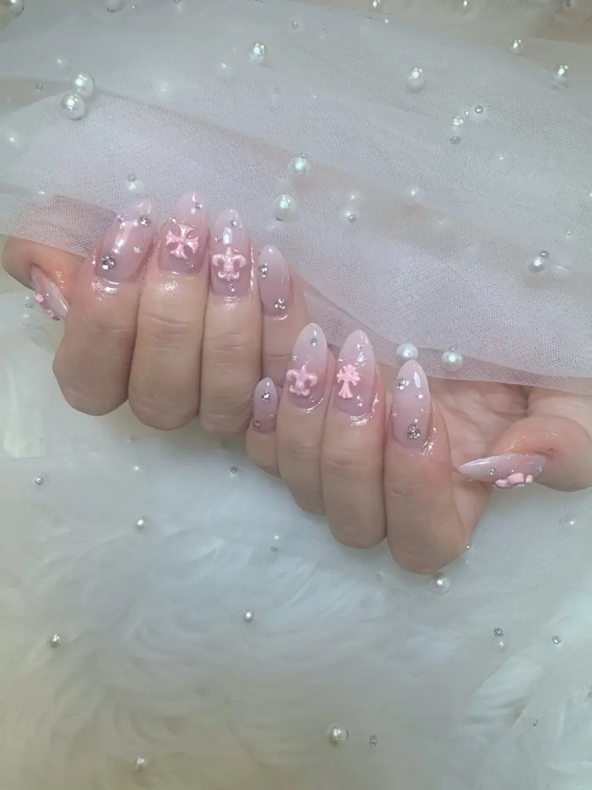 ネイル フレンチネイル ジェルネイル ガラスフレンチ ハート キラキラネイル ハンドネイル Queeens nailのネイルデザイン