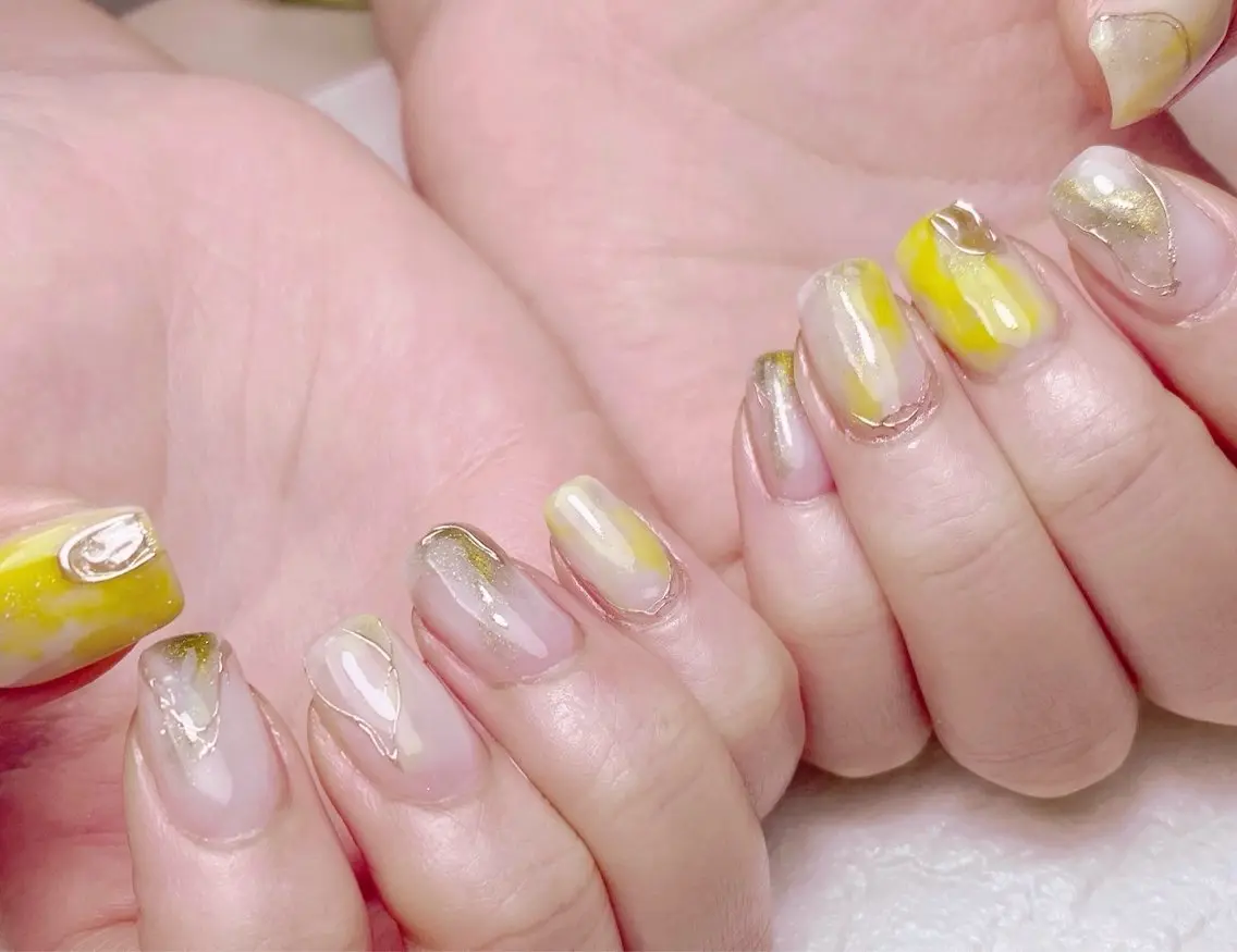 ネイル グリーン ミラーネイル ニュアンスネイル 春ネイル ハンドネイル Nail Salon K 🧸美爪育成のネイルデザイン
