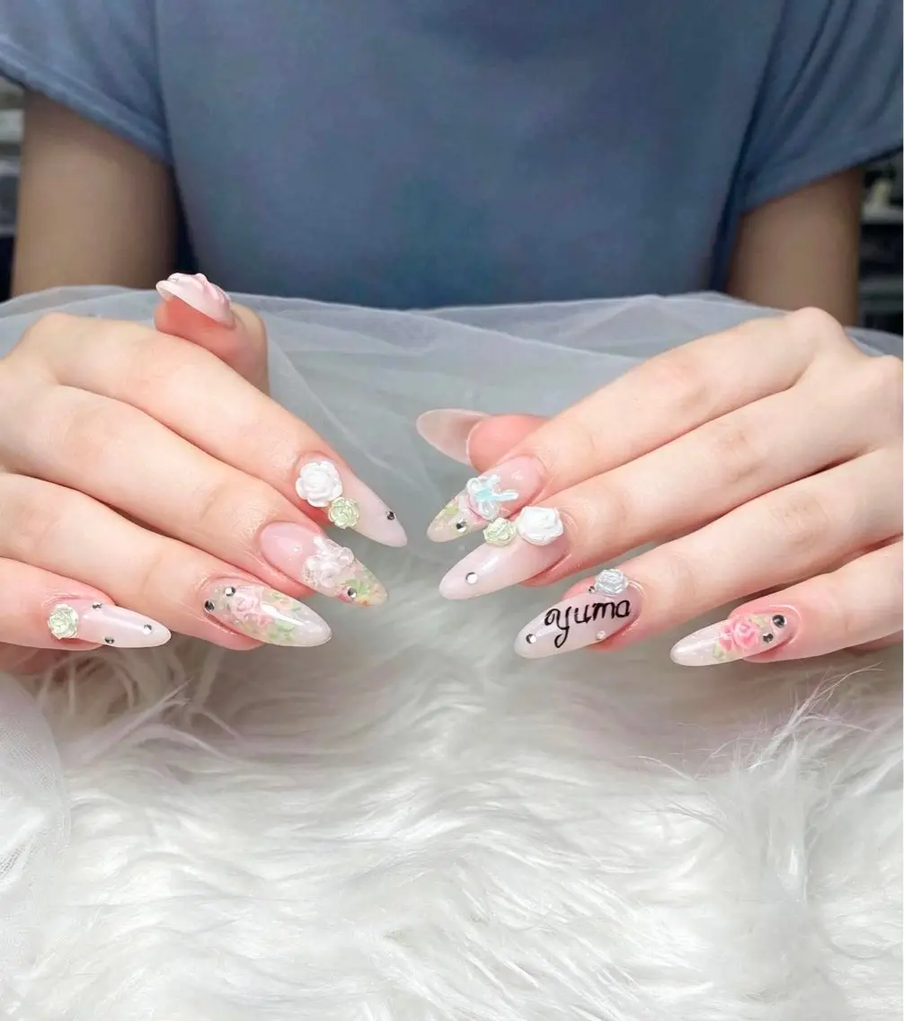 ネイル ジェルネイル キラキラネイル 韓国ネイル 持ち込み ニュアンスネイル RUNA Nemnailのネイルデザイン