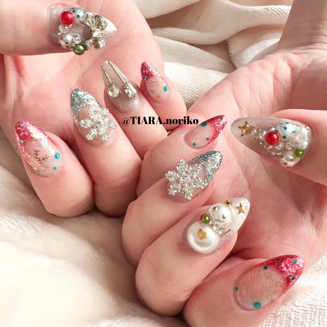 ロング カラー メンズ ネイル メンズ韓国風 韓国風ヘア クリスマス フレンチネイル キラキラネイル TIARA💅🏻 NORIKOのネイルデザイン