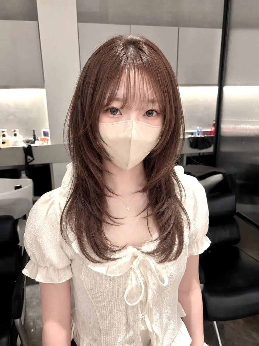 ミディアム 韓国風ヘア レイヤーカット 小顔カット カット yui/レイヤー/ 顔周り/透明感カラーのヘアスタイル