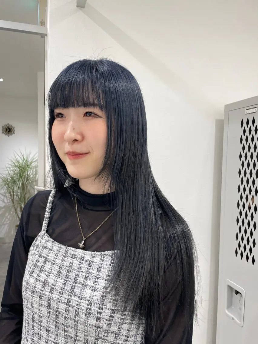 ロング カラー ブルーカラー ネイビーカラー カット ヘアカラー ⭐トレンドカット&カ ラーCocoro🪿のヘアスタイル