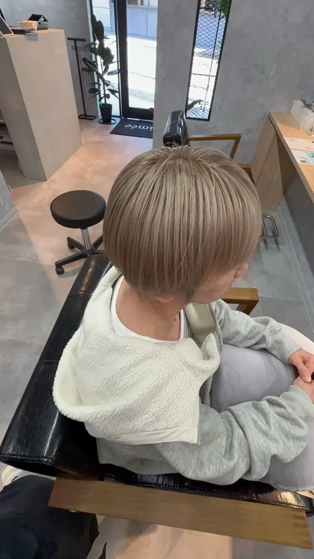 ショート カット ヘアカラー motoトップカラー リスト/ブリーチカラのヘアスタイル