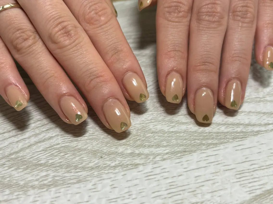 ネイル ハート ラメ(グリッター) ワンカラーネイル ハンドネイル Ulu Nail 🌱MOMOKAのネイルデザイン