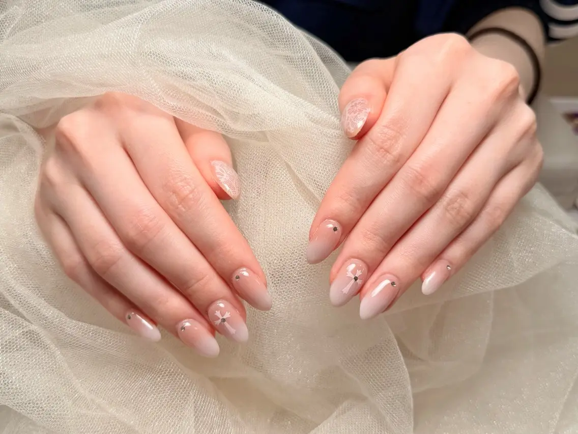 ネイル 持ち込み ハンドネイル Maggie nailクロのネイルデザイン