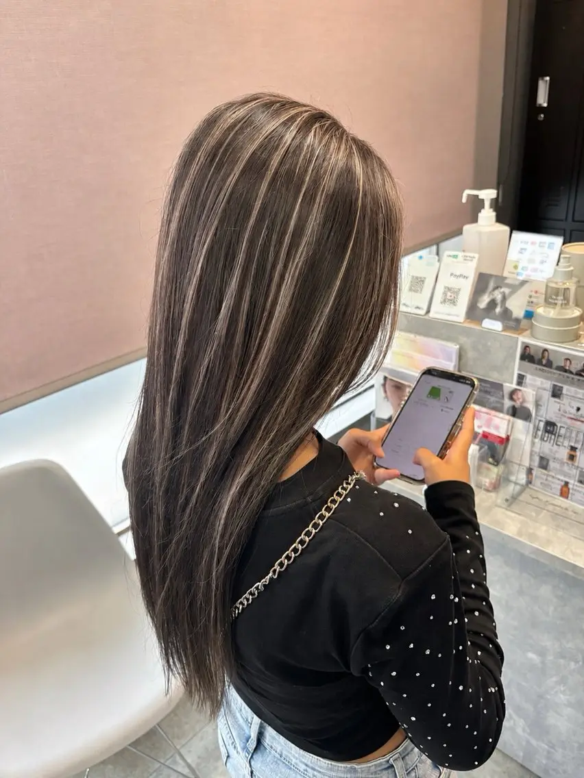 ロング ハイライト カット ヘアカラー ✂︎GLITTER ✂︎Yuu✂︎のヘアスタイル