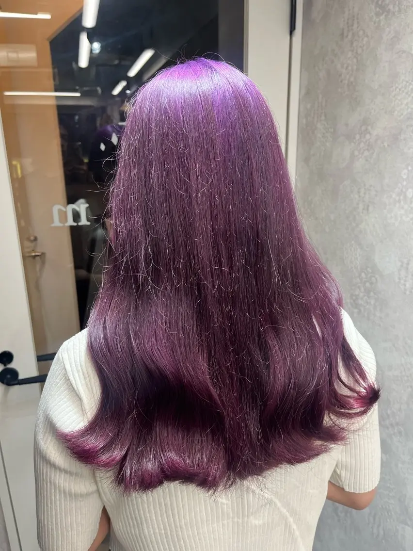 ロング カラー アッシュ アッシュグレー ベージュカラー ブリーチ ブロンド 【きらめき屋さん🎀 ハイトーン大和🎀】のヘアスタイル