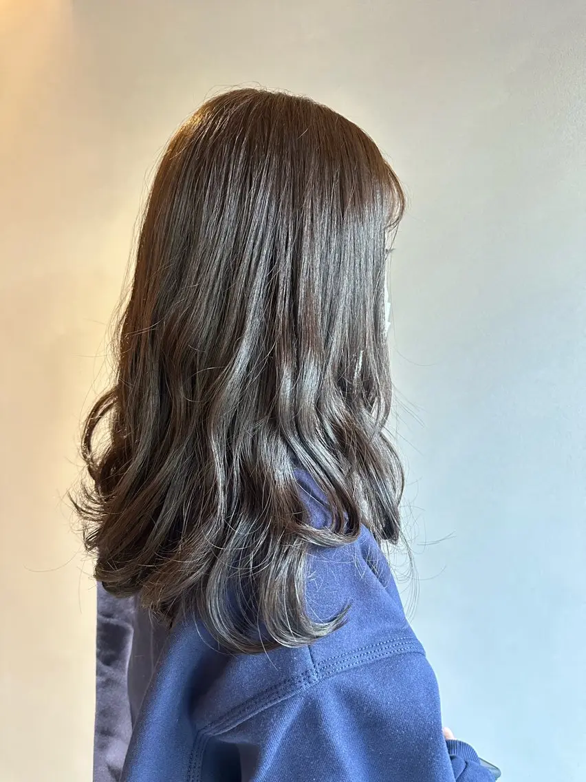 ロング カラー アッシュ 室谷 ゆりあのヘアスタイル