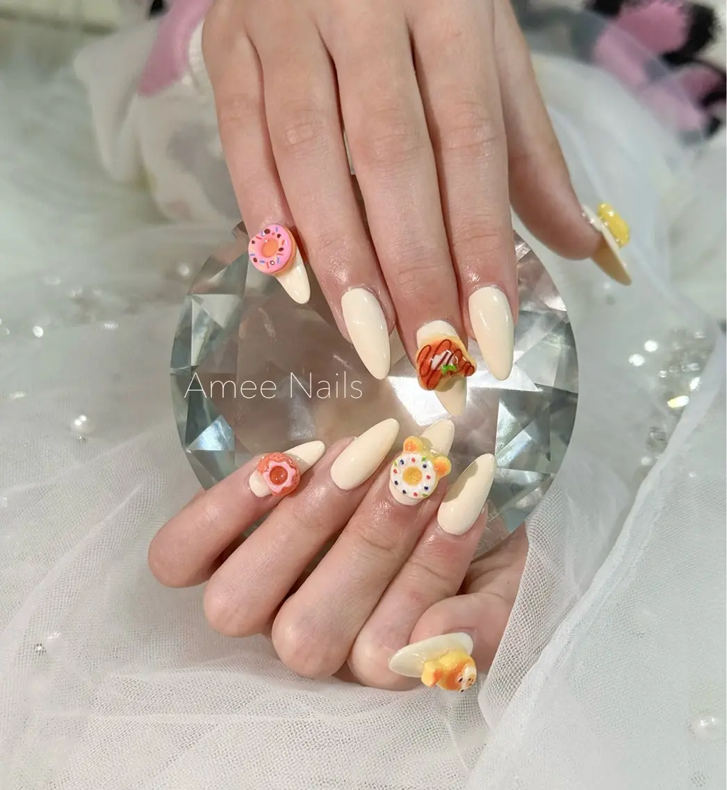 ネイル オーロラネイル クリアネイル フラッシュネイル ジェルネイル グラデーション Amee Nail Salonのネイルデザイン