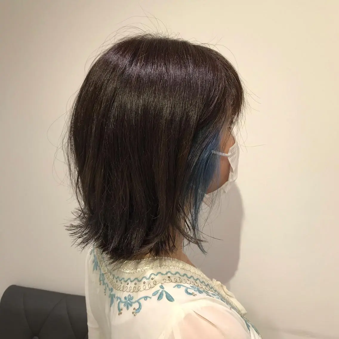 ミディアム カラー ブルーカラー イヤリングカラー 外ハネヘア ヘアカラー トリートメント 【暖色カラー特化】 中山由梨のヘアスタイル