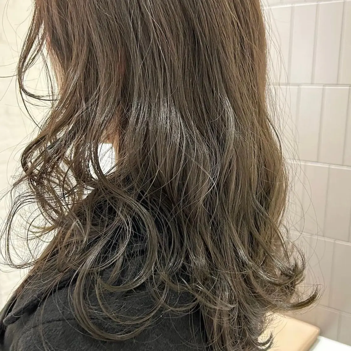 セミロング カラー ベージュカラー ブリーチ ブリーチなしカラー オリーブベージュ ヘアカラー オリーブベージュ/ ブリーチなし透明感のヘアスタイル