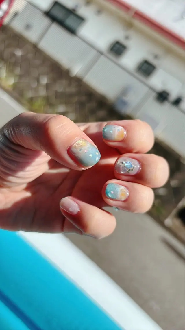 ネイル マグネットネイル ニュアンスネイル 夏ネイル MIKA 🍊のネイルデザイン