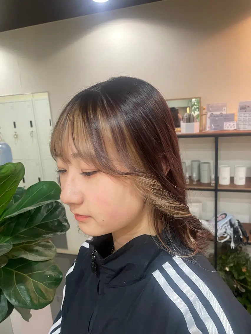 ミディアム カラー ハイトーン/レイヤー 似合わせ・ユキノのヘアスタイル