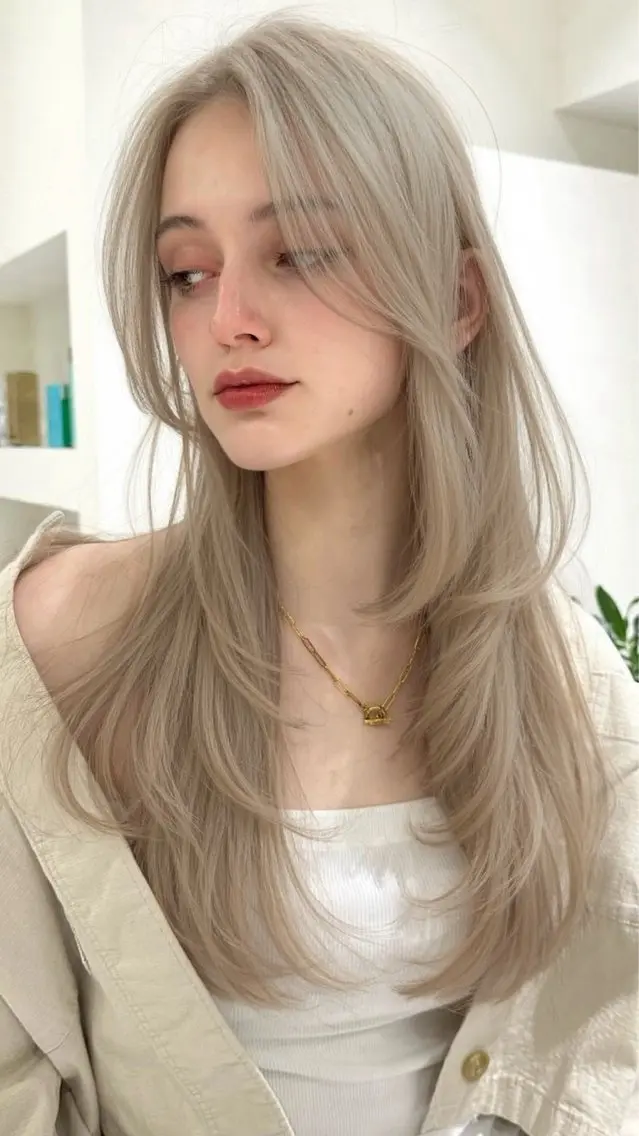 ロング カラー ヘアカラー レイヤー/顔周り ブリーチカラーのヘアスタイル