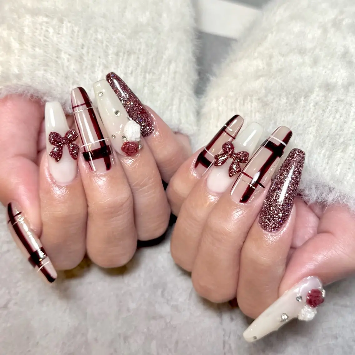 ネイル フレンチネイル ガーリー キラキラネイル リボン バレンタイン ハンドネイル lillion karenのネイルデザイン
