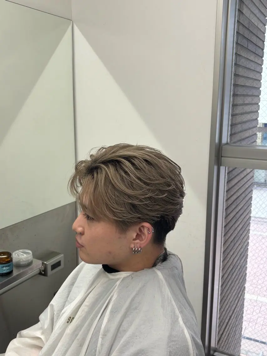 パーマ メンズハイトーン 北斗💍レイヤーのヘアスタイル