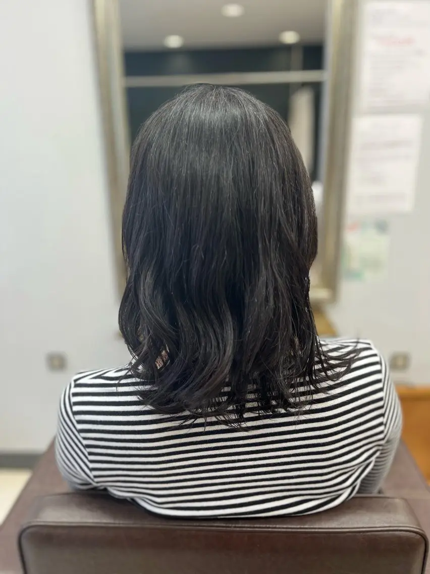 ミディアム レイヤーカット 産休の為お休みです! 小島凜のヘアスタイル