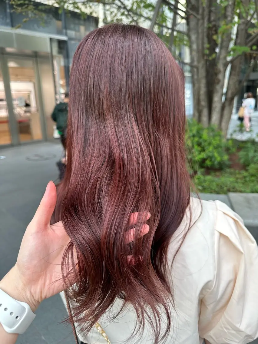 ミディアム カラー タイトボブ個性派カラ ーAKANEのヘアスタイル