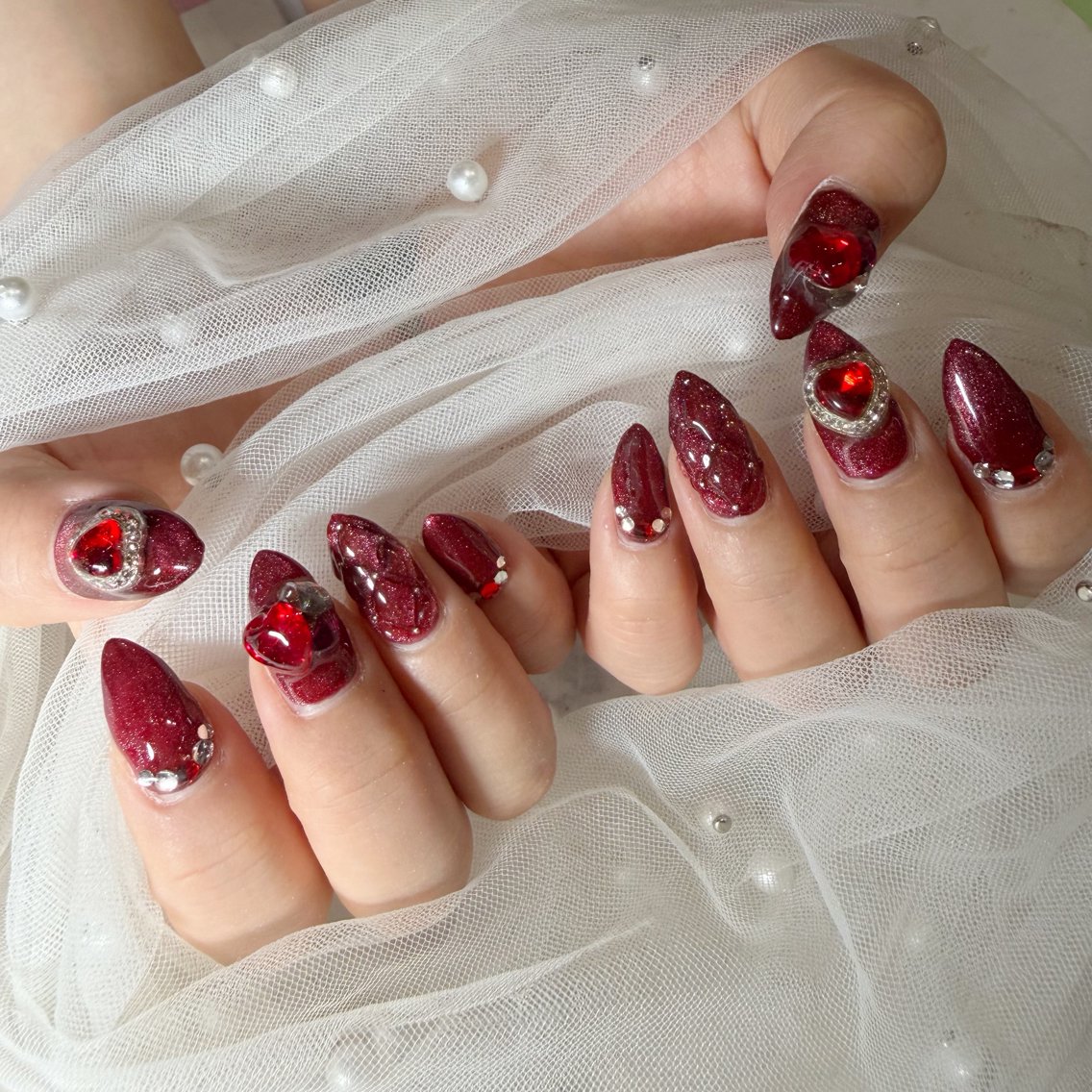 ネイル ハート マグネットネイル 赤色 ハンドネイル YUN 💅のネイルデザイン