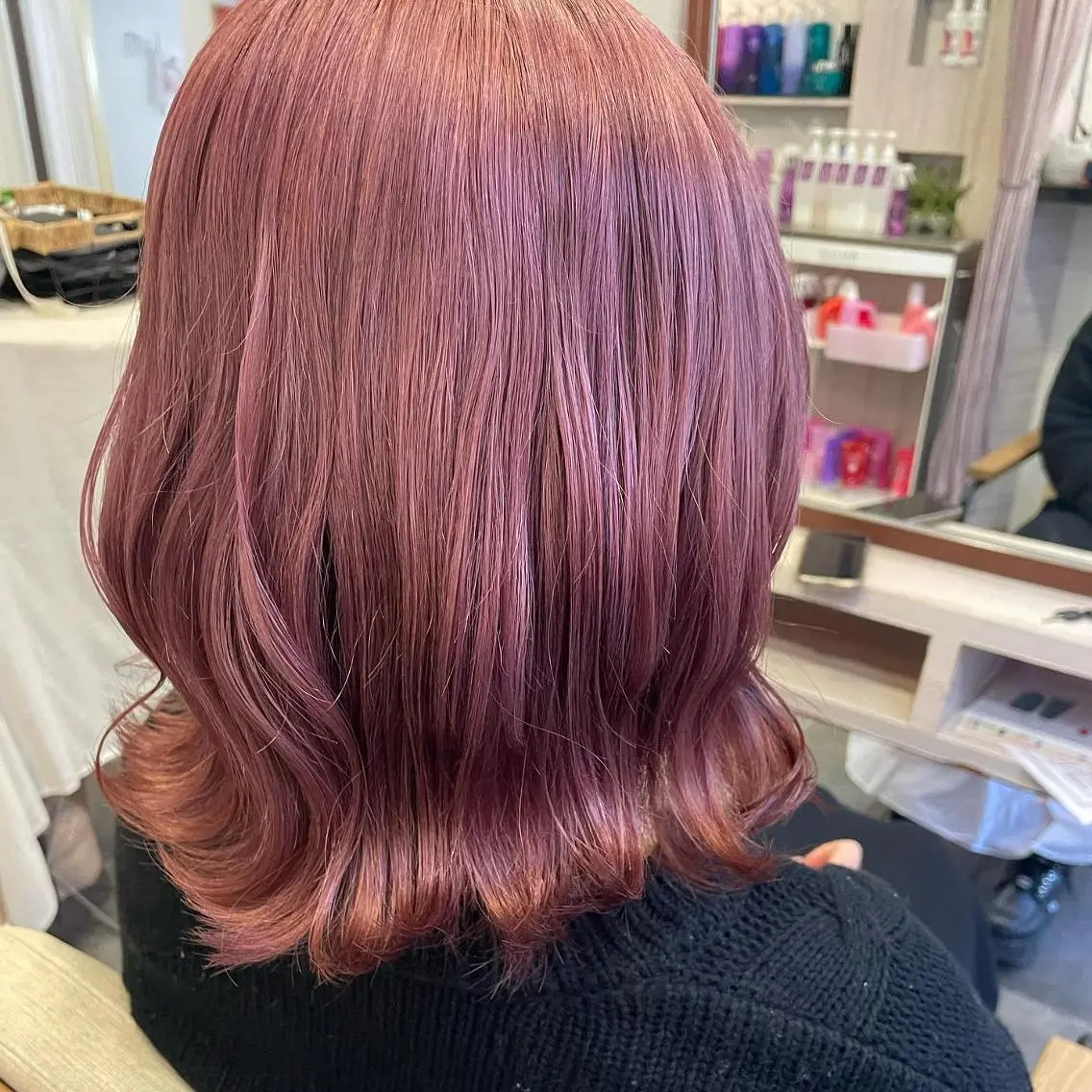 ミディアム カラー ブリーチ ダブルカラー イヤリングカラー トリートメント 吉村 夏椰のヘアスタイル