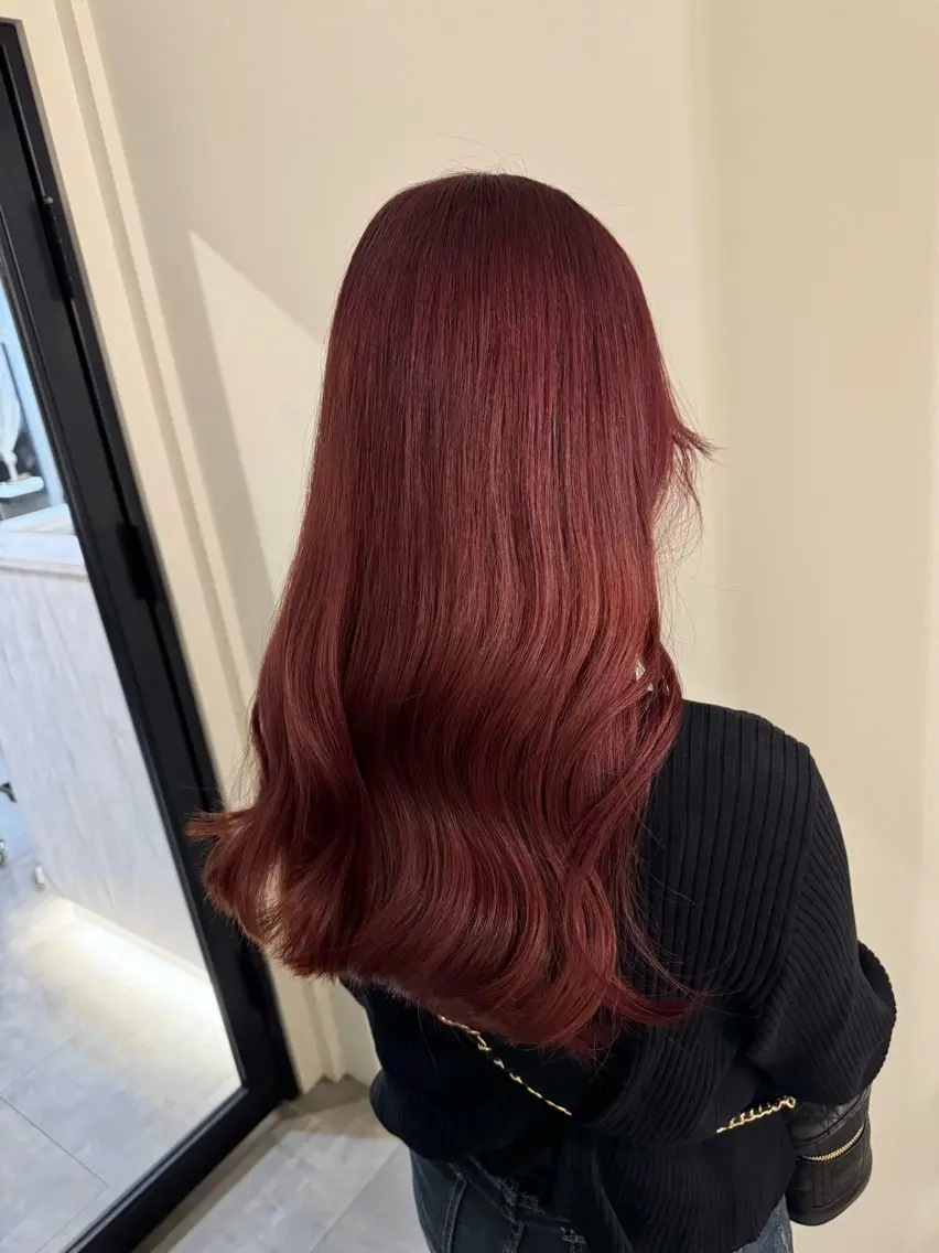 ロング カラー ブリーチ カシス 内沼 恵留菜のヘアスタイル