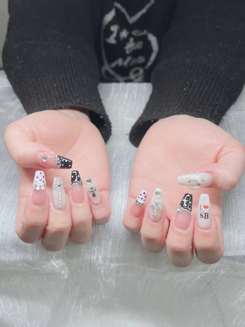 ネイル オーロラネイル チークネイル 長さ出し フットネイル フレンチネイル Lee Nails チップ長さだし専門店のネイルデザイン