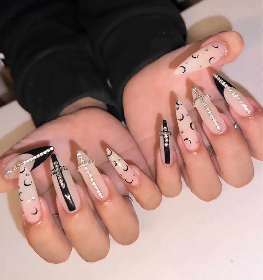 ロング ハンドネイル 🦋Nail Amo🦋のネイルデザイン