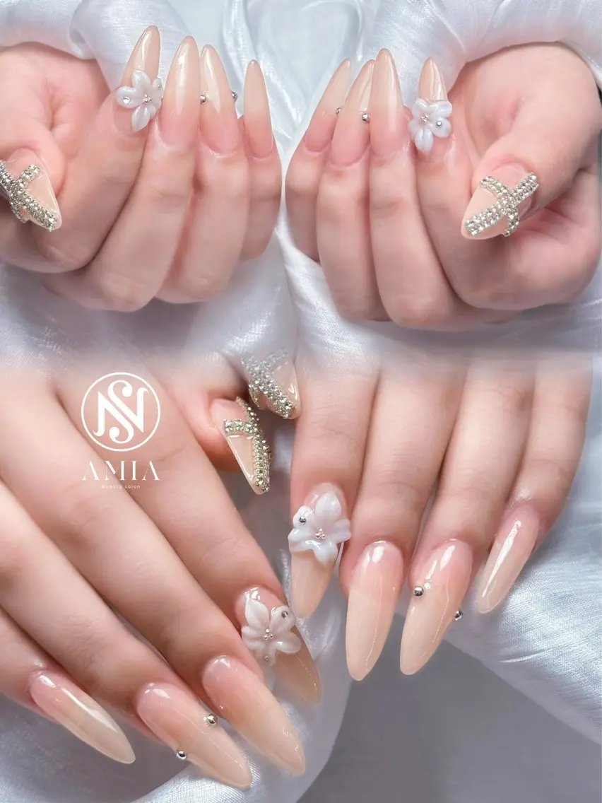 ロング ハンドネイル 🌟AMIA BEAUTY🌟のネイルデザイン