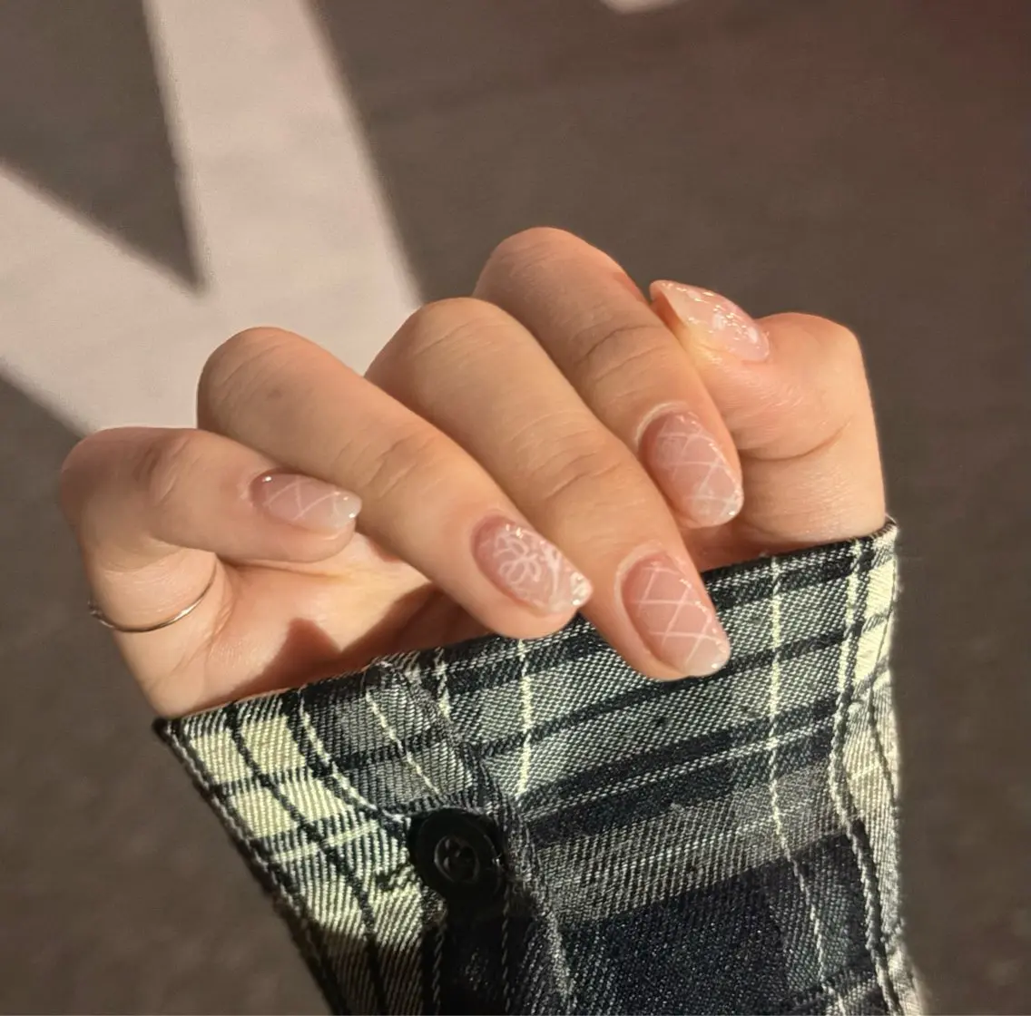 レースデザインネイルの写真
