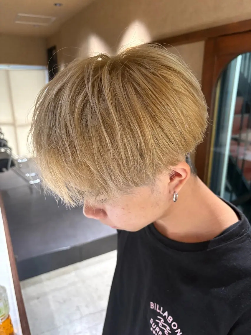 ショート カラー ベージュカラー ブリーチ ミルクティーベージュ カット ヘアカラー Hiroki /walt栄店のヘアスタイル