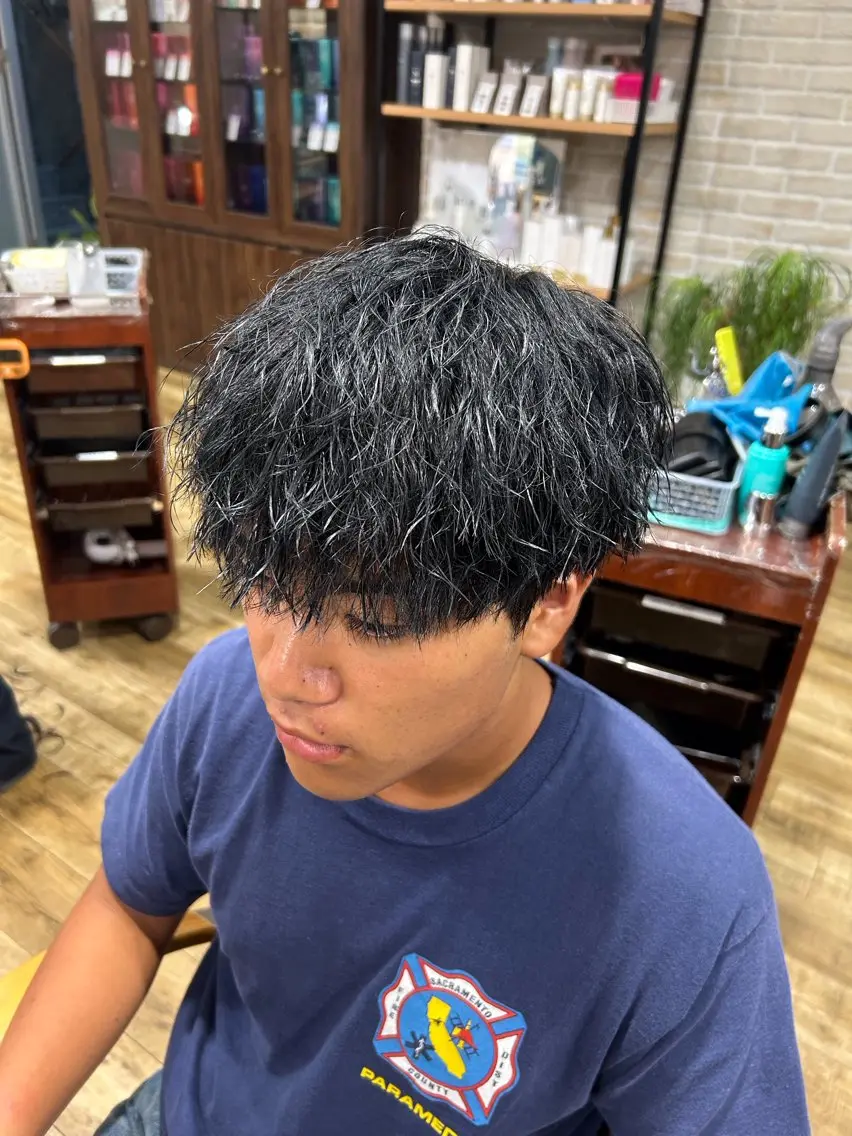 ミディアム パーマ メンズ ミディアムパーマ メンズパーマ カット パーマ 鶴田 将清のヘアスタイル