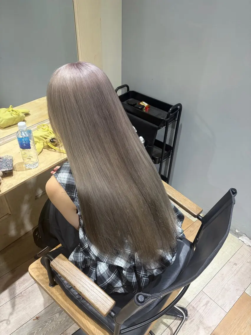 ロング ヘアカラー 💜🦋 COCONA🦋💜のヘアスタイル