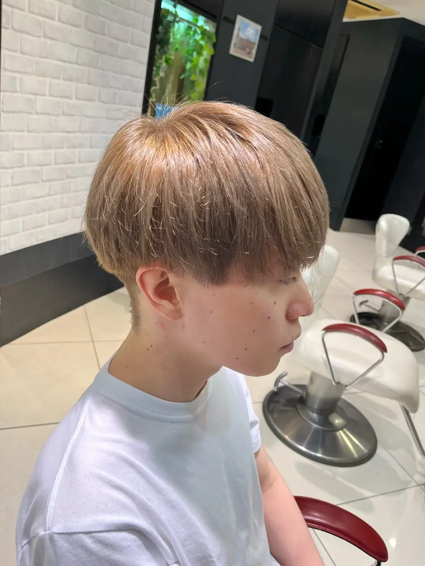 カラー メンズ メンズブリーチ メンズハイトーン ブリーチ ハイトーンカラー EARTH勝田台 吉永嵐のヘアスタイル