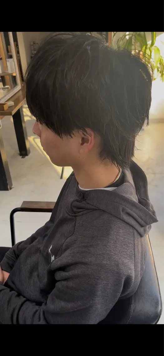 メンズ センターパート マッシュ メンズウルフカット ウルフカット カット メンズパーマ& ハイトーン特化谷村のヘアスタイル