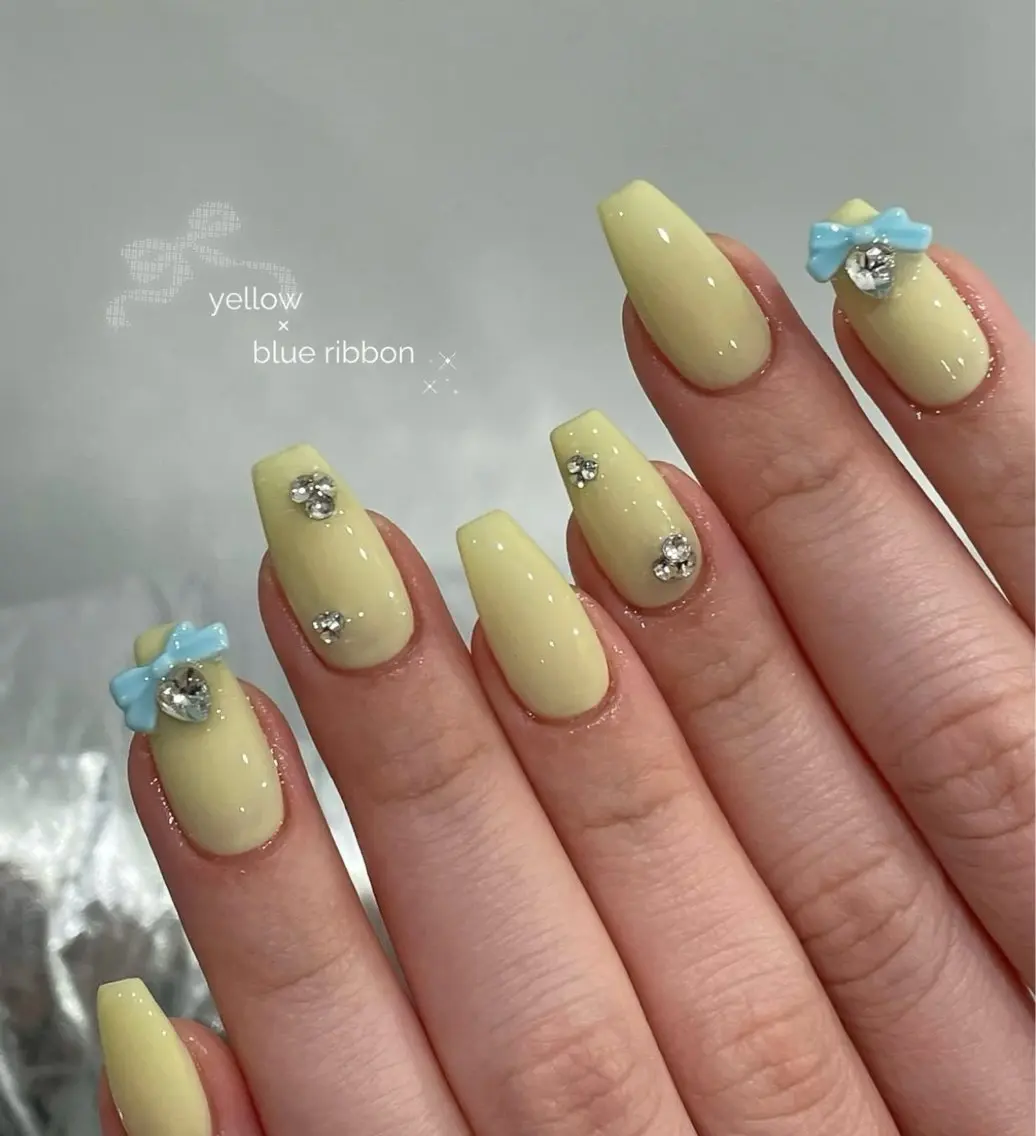 ネイル ブルー ガーリー リボン 春ネイル ストーンネイル BERA NAILSのネイルデザイン