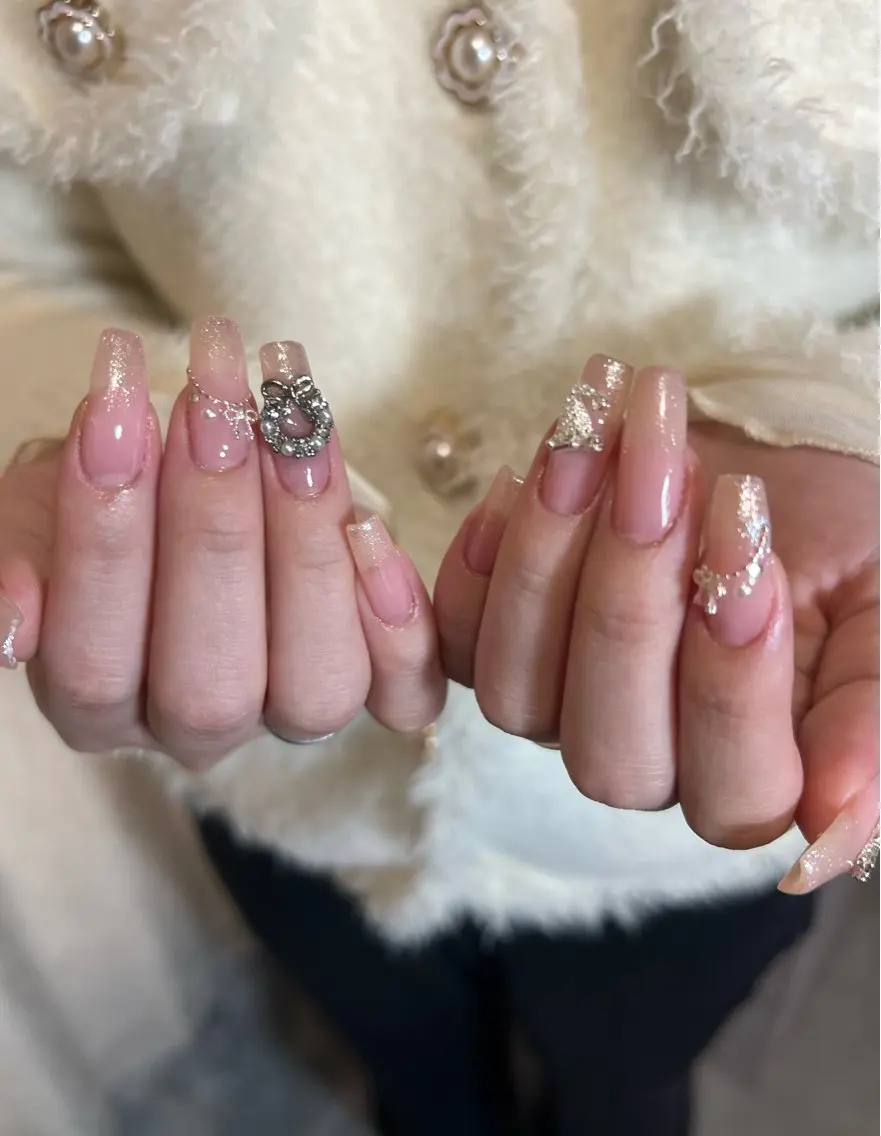 ネイル ガーリー 冬ネイル クリスマス Nail by EN 🪽Amiのネイルデザイン