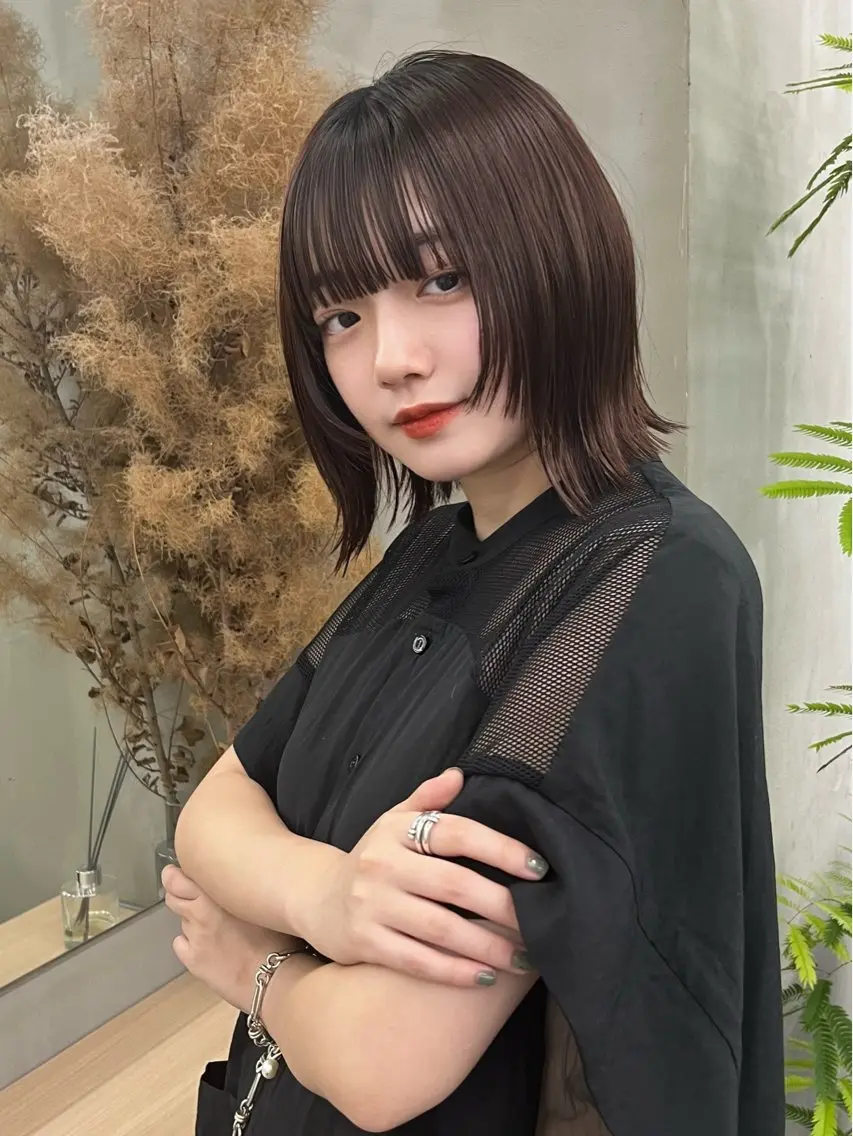ミディアム カラー イツク ⚡️ ルーツ/ハイトーンのヘアスタイル
