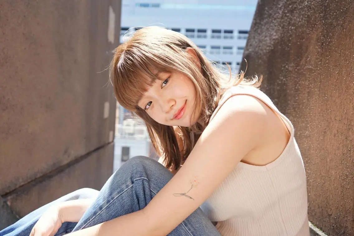 ミディアム カラー ヘアアレンジ アディクシーカラー ハイトーンカラー クオルシアカラー ボブ オン眉 newi 川崎店のヘアスタイル