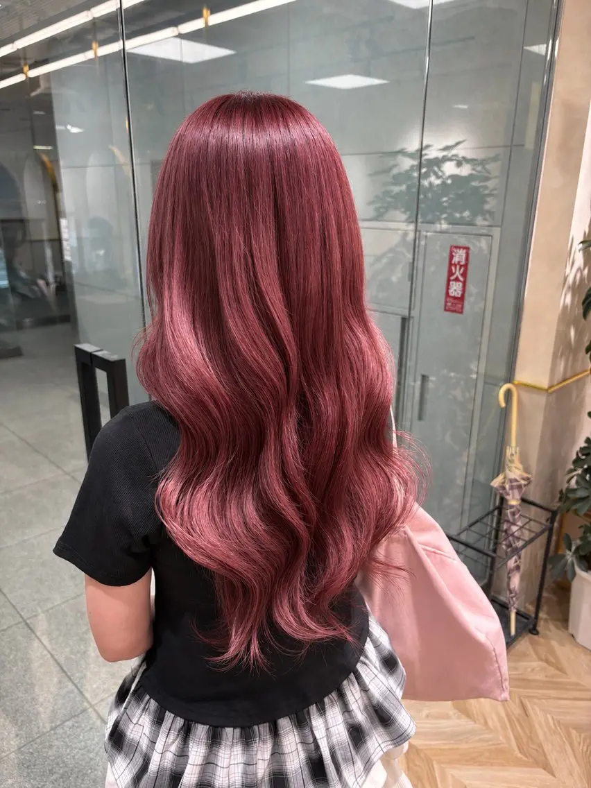 ロング ヘアカラー 🩶ハイトーン🖤 URARAのヘアスタイル