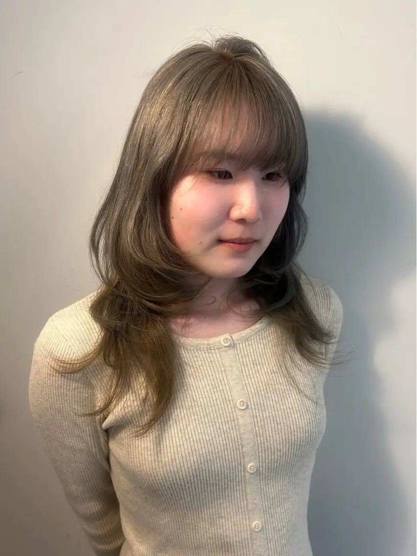 ロング カラー グレージュ ハイトーンカラー レイヤーカット カット ヘアカラー 大長 広菜のヘアスタイル