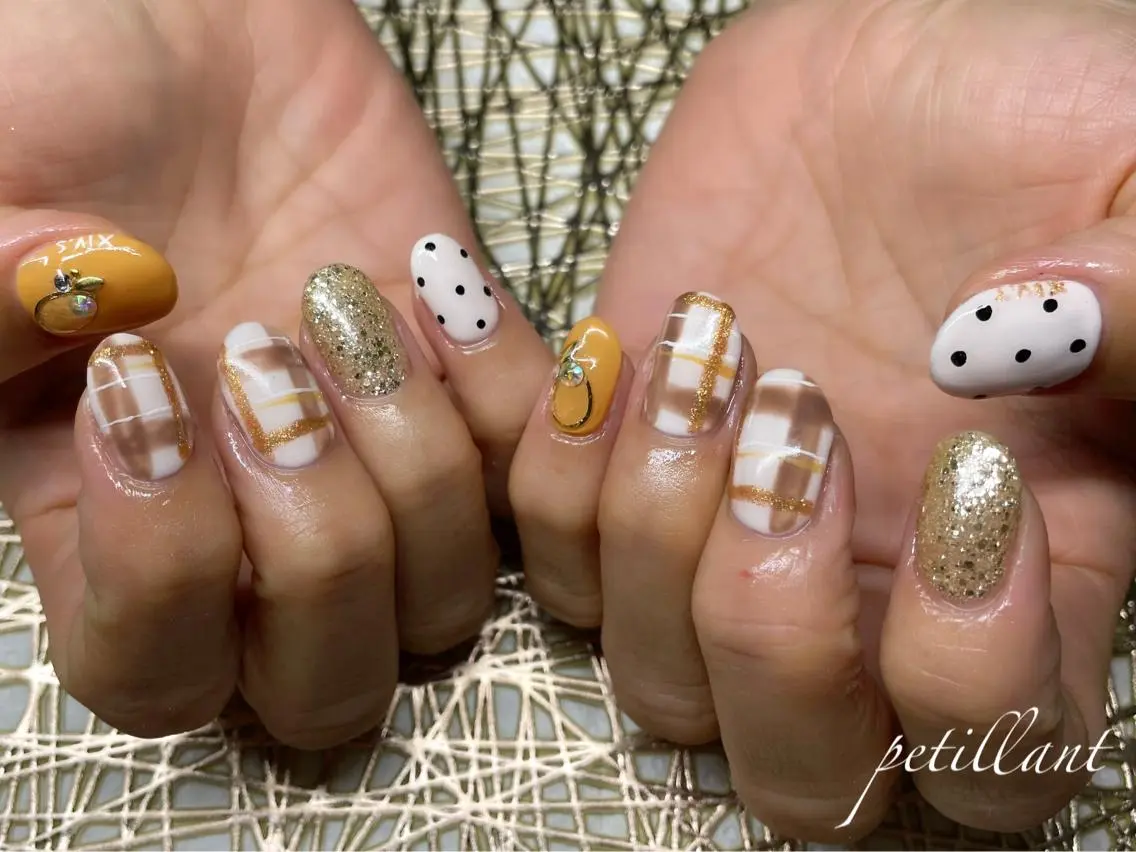 ネイル アートネイル ドット ハロウィン ラメ(グリッター) ワンカラーネイル nail salon petillantのネイルデザイン