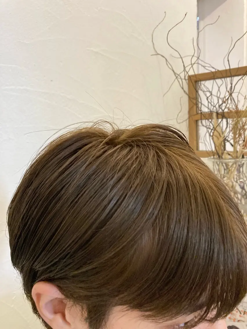 ショート カラー ブラウンカラー オリーブブラウン 靏 美咲のヘアスタイル