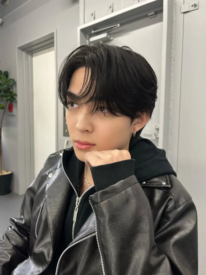 メンズ アイカ🐺 メンズ韓国ヘアのヘアスタイル