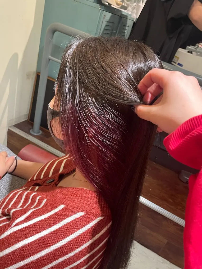 🍒【大人気】インナーカラー（ブリーチ＋カラー）さりげなく盛れるトレンドカラー♡の写真