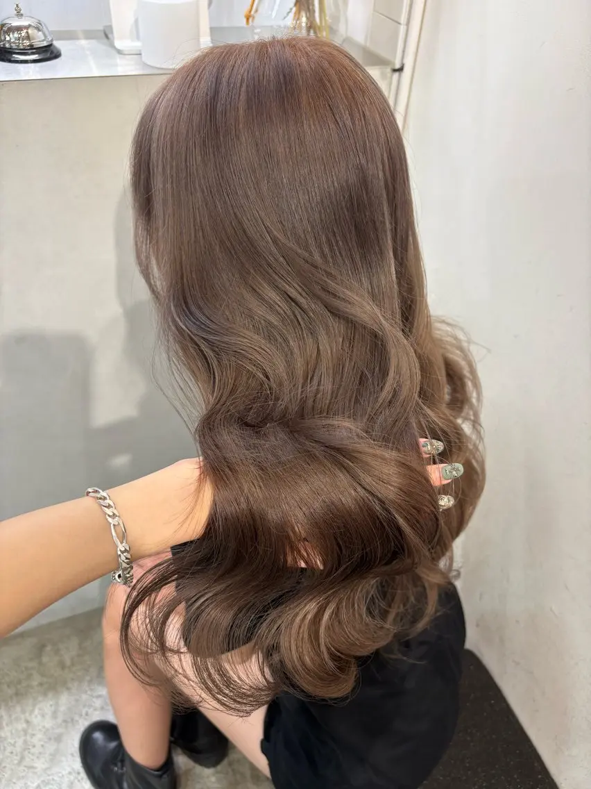 ロング カラー グレージュ ミルクティーグレージュ カット ヘアカラー トリートメント 🧸艶々韓国ヘア 🧁mizunaのヘアスタイル