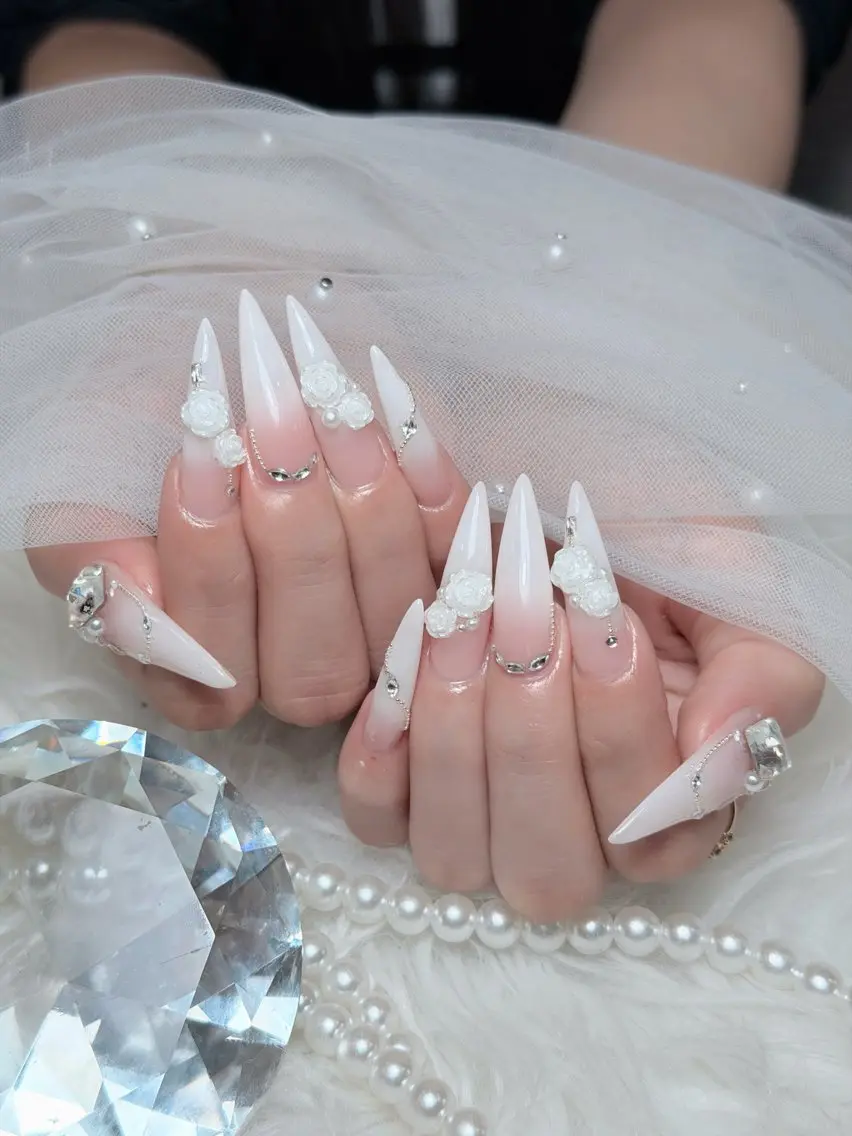 ネイル チークネイル ドット フレンチネイル グラデーション ハート ハンドネイル Julli NailStudioのネイルデザイン