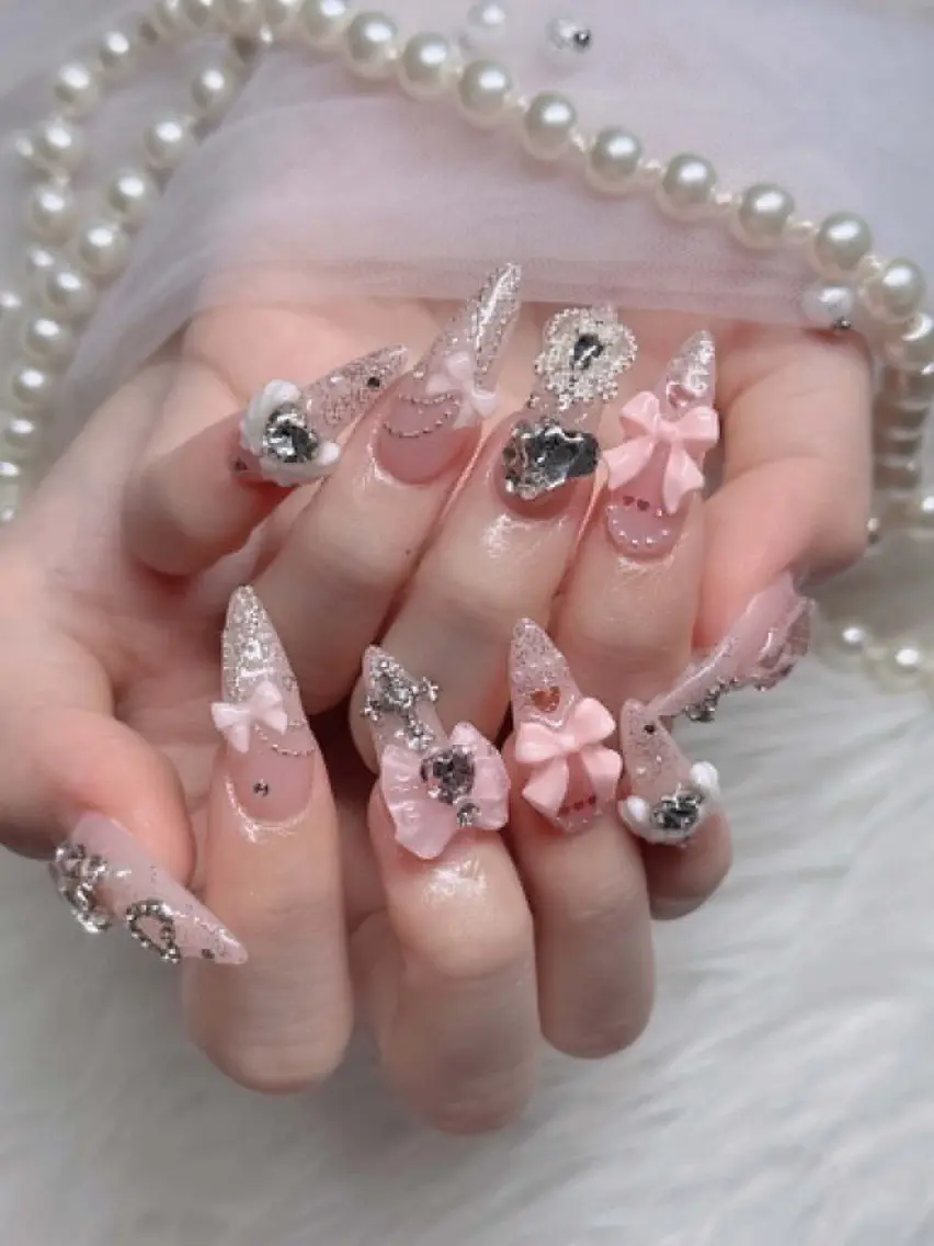 ネイル チークネイル フレンチネイル キラキラネイル 韓国ネイル マグネットネイル ハンドネイル yuuna hbabynailのネイルデザイン