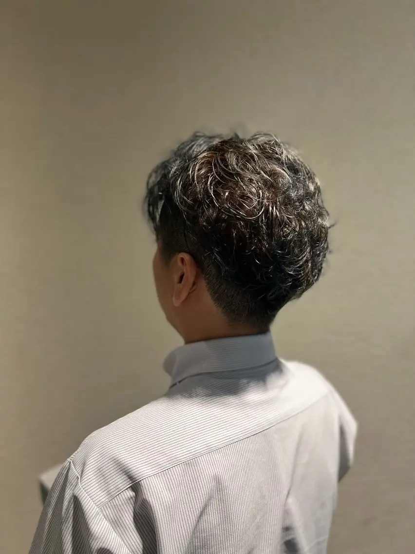カラー メンズ 山口 詩乃のヘアスタイル