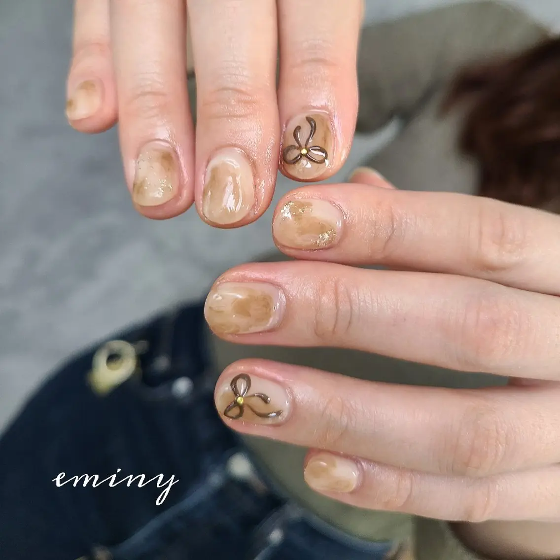 ネイル ニュアンスネイル オフィスネイル ぷっくりネイル リボン ショートネイル ハンドネイル nail salon eminyのネイルデザイン